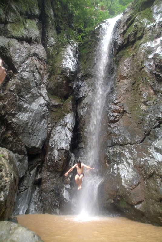 Jinghong, Yunnan, China: Wanderung zu Wasserfall